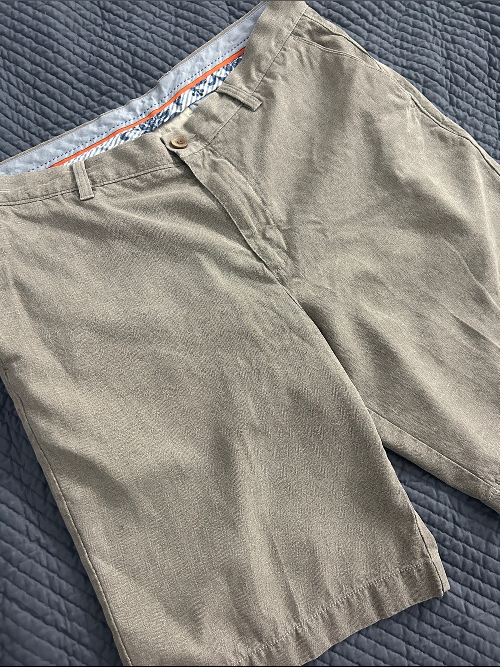 Natty Men's Classic Gray/Beige  Chino Shorts in Silk/Cotton Blend Size 35